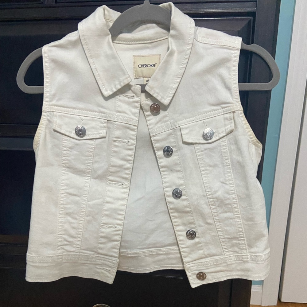 Girl’s white denim vest
